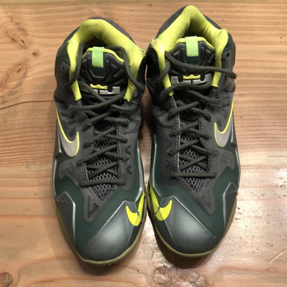 LeBron 11 Xi Dunkman Color way - Picture 8 of 10